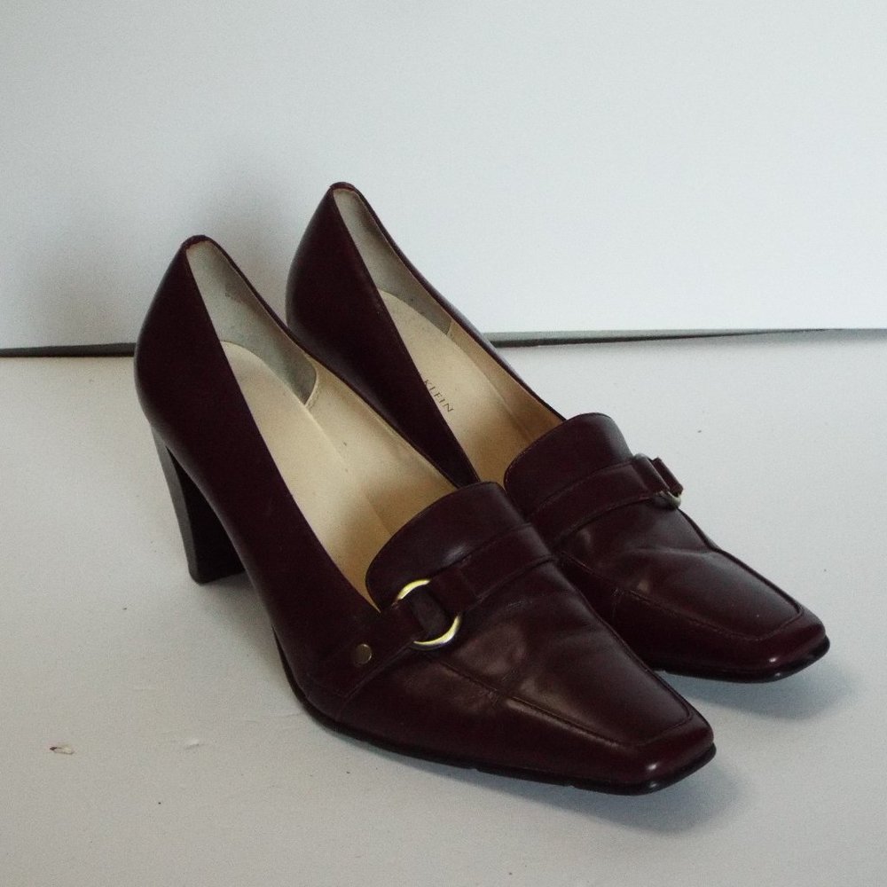 Pre Owned AK Anne Klein Burgundy Women’s Size 9 1/2 M Square Toe Low Heel Pumps.